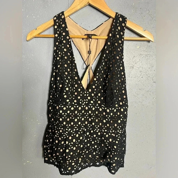 BCBG - Karlie Halter Eyelet Top NWOT. Size S - Picture 3 of 11